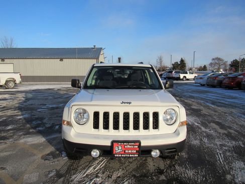 Used 2014 Jeep Patriot Latitude w/ Sun/Sound Group image 8