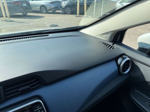 Used 2025 Nissan Versa SV image 31