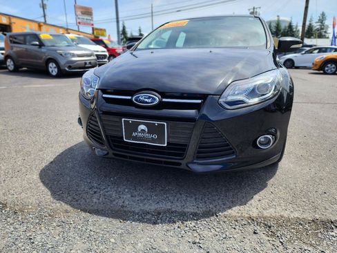 Used 2014 Ford Focus Titanium FWD image 2