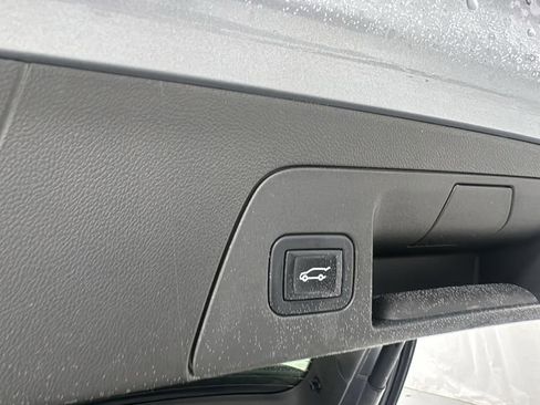 Used 2022 Buick Envision Essence w/ Safety Package image 16