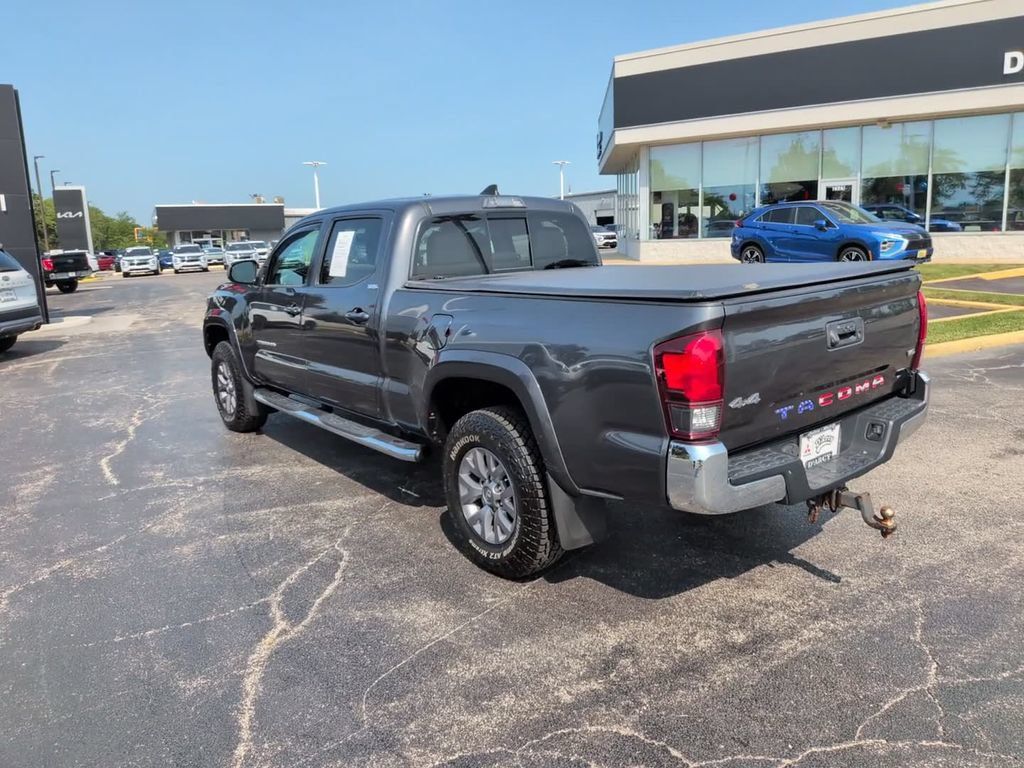 Used 2019 Toyota Tacoma SR5 AWD/4WD image 9