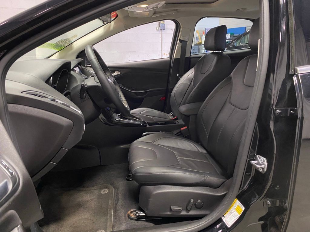 Used 2017 Ford Focus Titanium w/ Titanium Technology Package FWD image 16