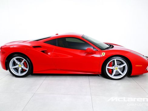 Used 2018 Ferrari 488 GTB RWD image 9