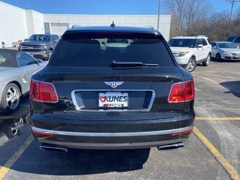 Used 2018 Bentley Bentayga image 15
