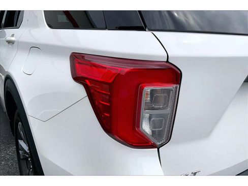 Used 2022 Ford Explorer XLT w/ Equipment Group 202A AWD/4WD image 30