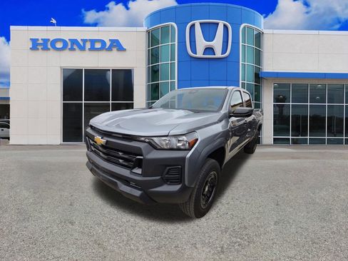 Used 2024 Chevrolet Colorado W/T RWD image 2