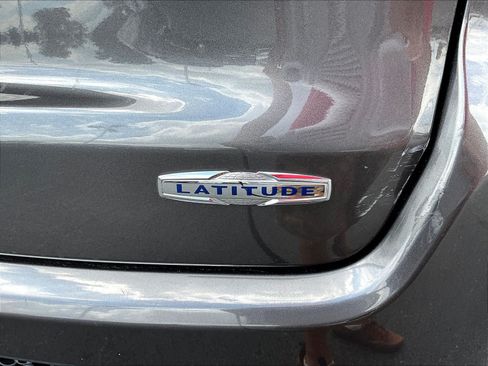 Used 2022 Jeep Compass Latitude FWD image 24