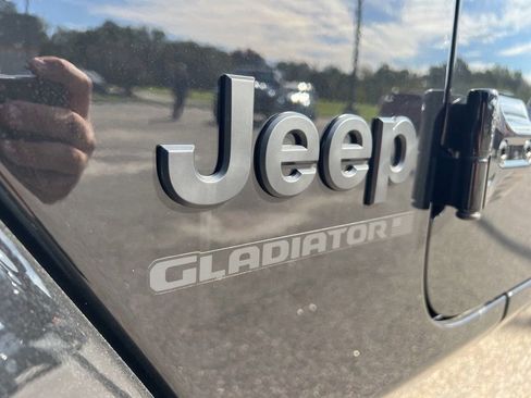 New 2025 Jeep Gladiator Sport image 12