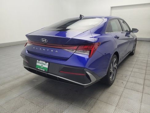 Used 2025 Hyundai Elantra SEL FWD image 9