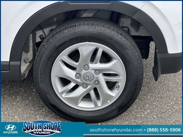 Certified 2025 Hyundai Venue SE FWD image 9