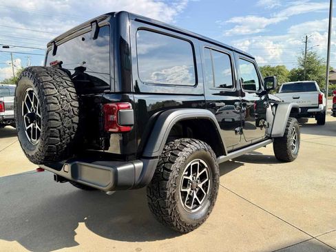 Used 2025 Jeep Wrangler Unlimited Rubicon w/ Convenience Group AWD/4WD image 7