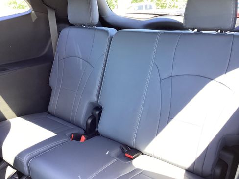 Used 2023 Buick Enclave Essence w/ Experience Buick Package FWD image 14