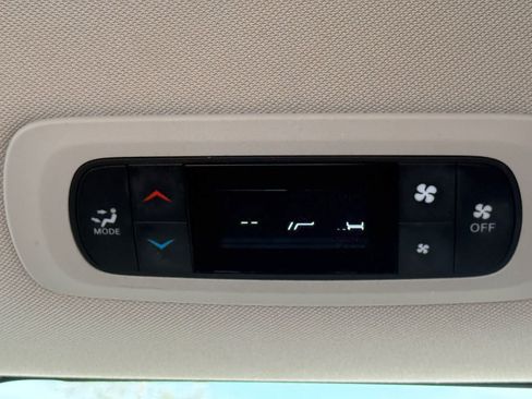 Used 2022 Chrysler Voyager LX FWD image 28
