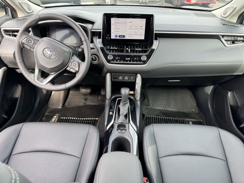 Used 2023 Toyota Corolla Cross XLE w/ Convenience Package image 22