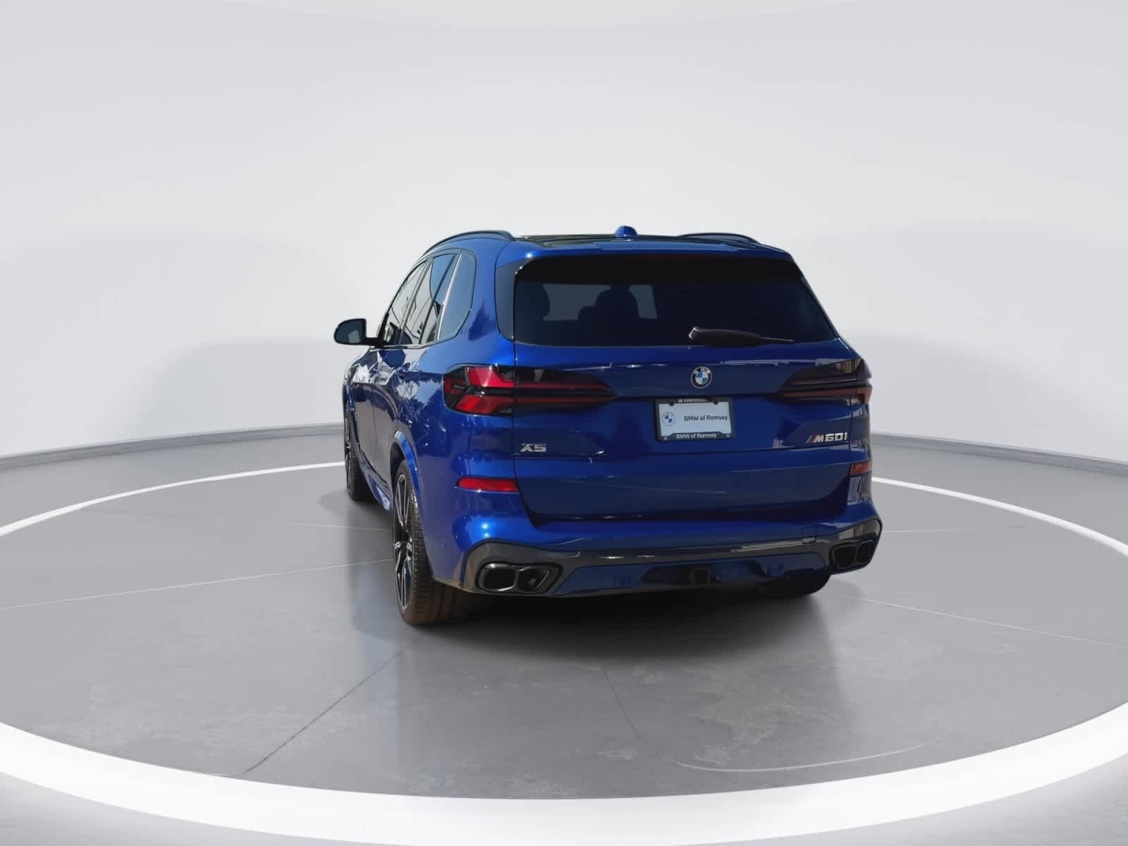 Used 2024 BMW X5 M60i w/ Parking Assistance Package AWD/4WD image 7