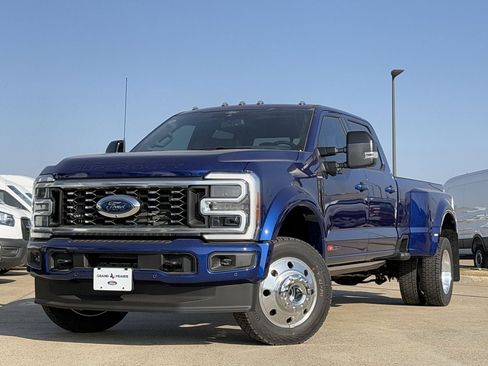 New 2026 Ford F450 Platinum image 2