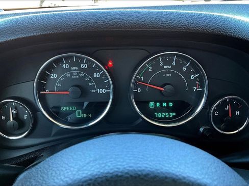 Used 2018 Jeep Wrangler Unlimited Sahara image 15