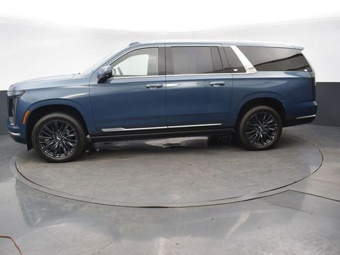 Certified 2026 Cadillac Escalade ESV Luxury w/ Touring Package image 2