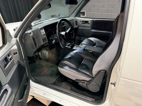 Used 1992 GMC Jimmy AWD/4WD image 3