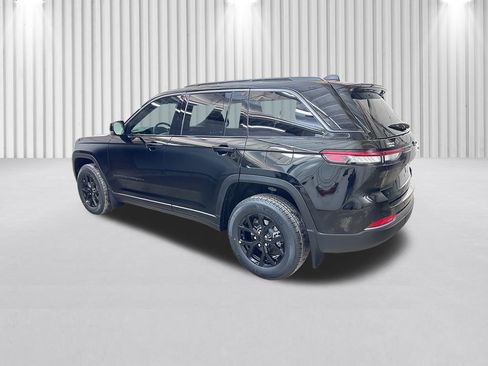 New 2026 Jeep Grand Cherokee Altitude image 7