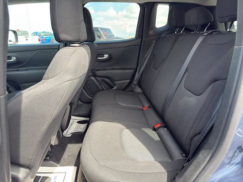 Used 2023 Jeep Renegade Latitude w/ Sun & Fun Group AWD/4WD image 10