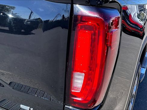 Used 2023 GMC Sierra 1500 SLT w/ SLT Premium Plus Package AWD/4WD image 32