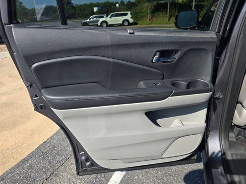 Used 2017 Honda Pilot Touring image 14
