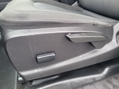 Used 2022 Chevrolet Colorado LT w/ Fleet Safety Package image 9