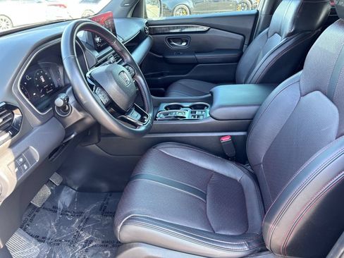 Certified 2025 Honda Pilot Black Edition image 18