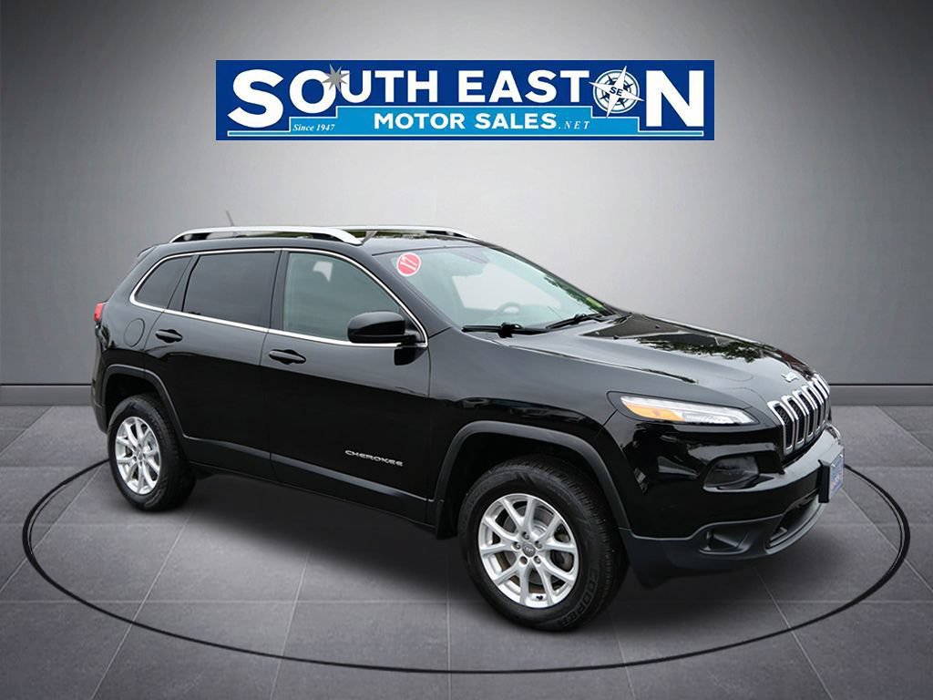 Used 2017 Jeep Cherokee Latitude w/ Cold Weather Group AWD/4WD image 2