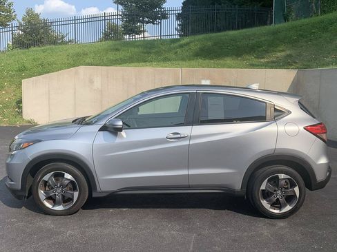 Used 2018 Honda HR-V EX image 2