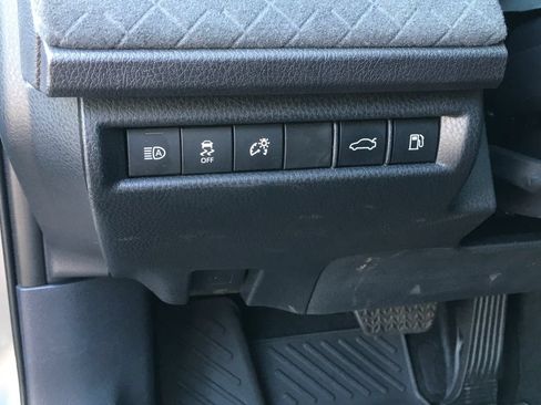 Used 2025 Toyota Camry XLE AWD/4WD image 18