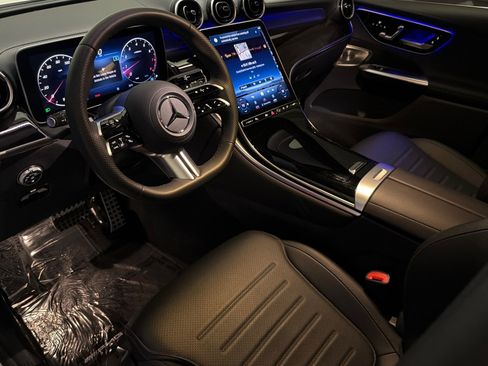 Used 2024 Mercedes-Benz GLC 300 4MATIC image 9