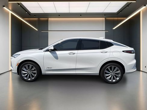 Certified 2025 Buick Envista Preferred FWD image 2