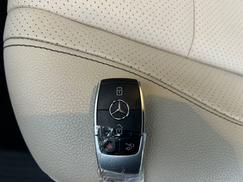 Used 2021 Mercedes-Benz GLS 450 4MATIC image 33
