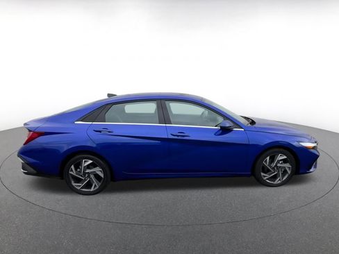 Used 2025 Hyundai Elantra SEL image 16