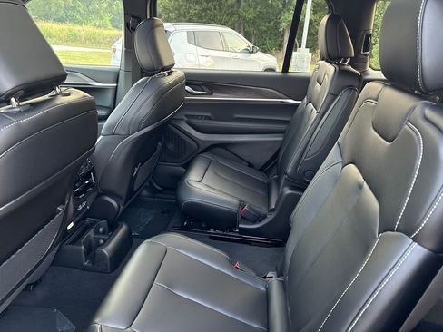 New 2025 Jeep Grand Cherokee L Limited w/ Black Appearance Package image 22