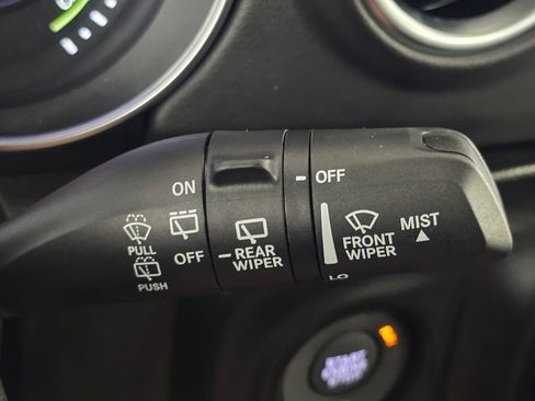 Used 2023 Jeep Wrangler Unlimited Sahara AWD/4WD image 28