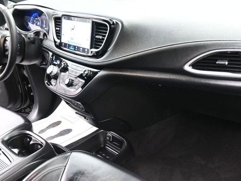 Used 2023 Chrysler Pacifica Touring-L w/ S Appearance Package FWD image 29