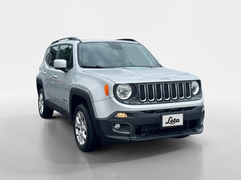 Used 2018 Jeep Renegade Latitude w/ Cold Weather Group AWD/4WD image 2