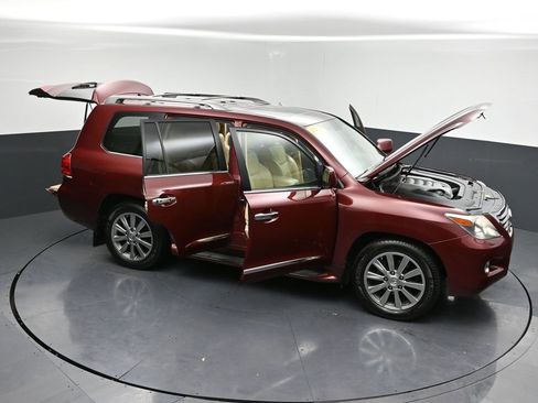 Used 2011 Lexus LX 570 4WD image 38