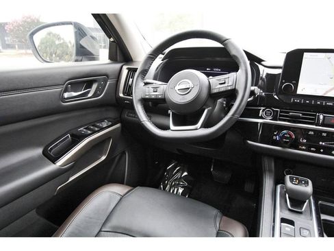 Used 2024 Nissan Pathfinder Platinum w/ Cargo Package FWD image 8