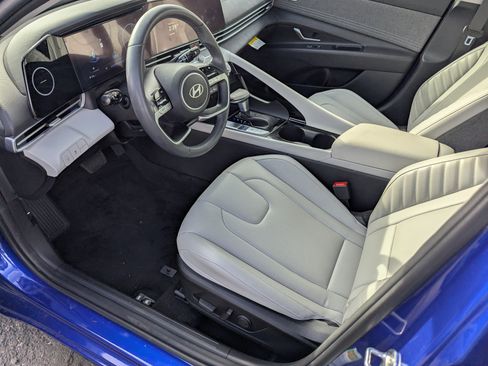 Certified 2025 Hyundai Elantra Limited w/ Cargo Package image 9