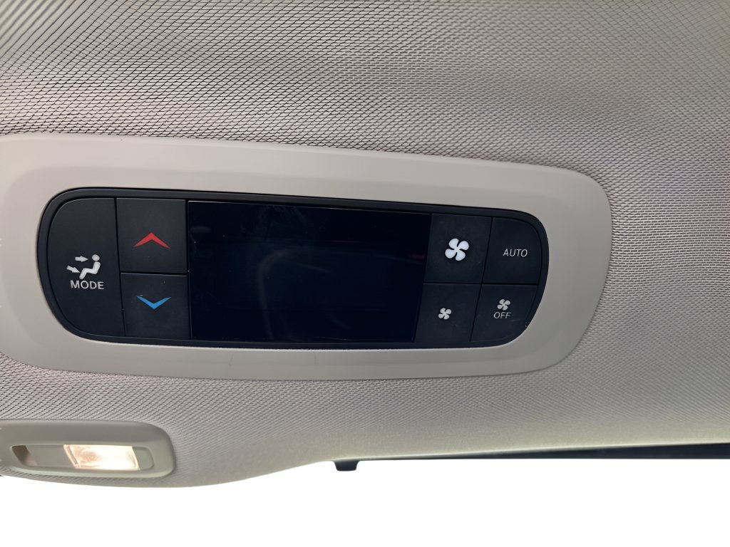 Used 2022 Chrysler Pacifica Limited FWD image 22
