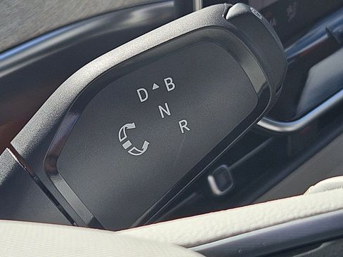 New 2025 Volkswagen ID. Buzz 1st Edition image 18