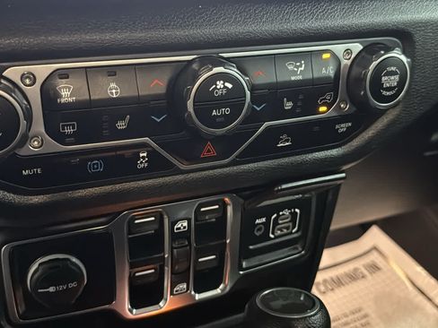 Used 2024 Jeep Wrangler Unlimited w/ Convenience Group AWD/4WD image 19