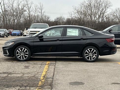 New 2026 Volkswagen Jetta SE image 2