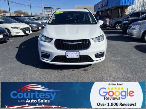 Used 2022 Chrysler Pacifica Touring-L image 4