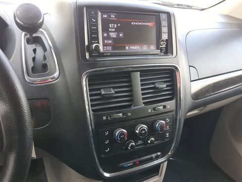 Used 2018 Dodge Grand Caravan SE image 35