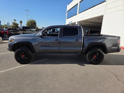 Used 2020 Toyota Tacoma TRD Off-Road w/ TRD Premium Off Road Package AWD/4WD image 4
